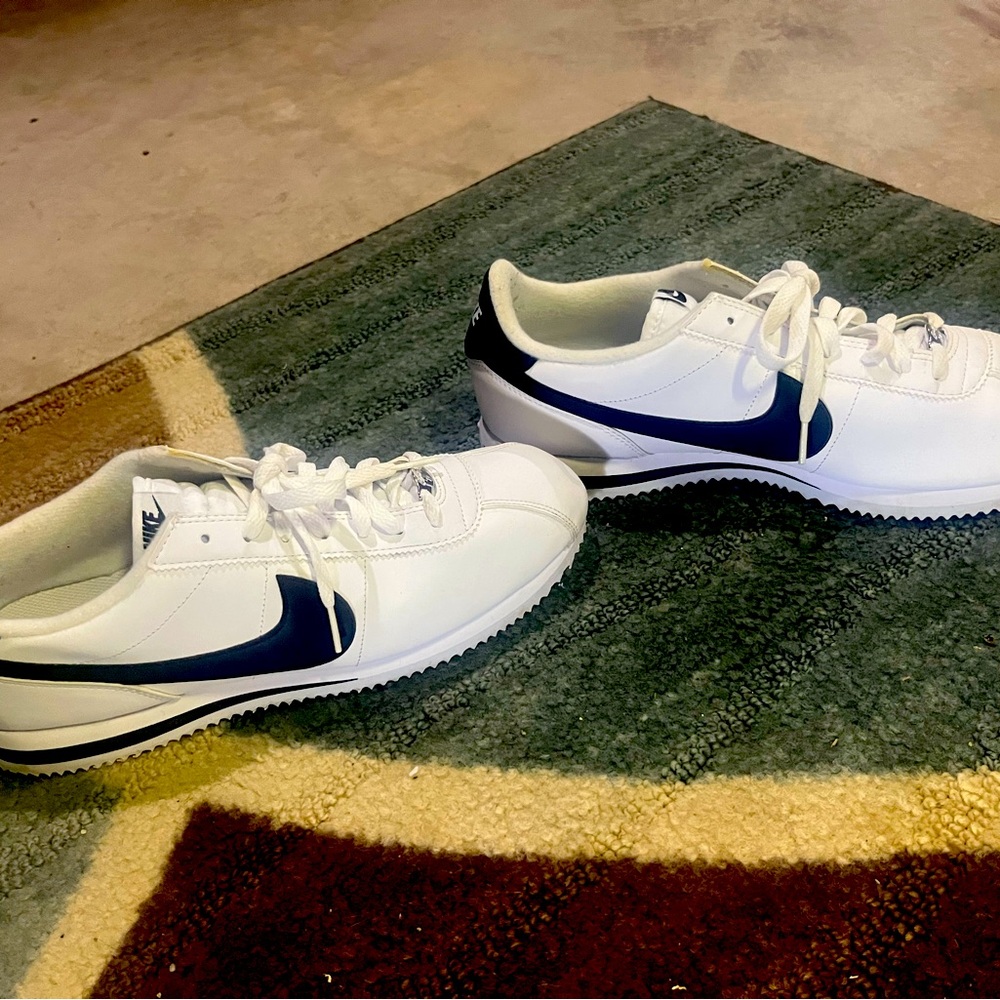 Vintage limited edition 72 Nike Cortez barley worn like new.